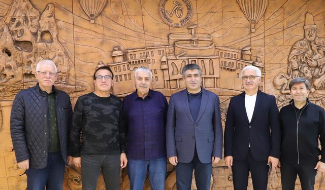 Küsmez, NEVÜ’lü Öğrencilere Çeşitli Dillerde Kitap Bağışında Bulundu