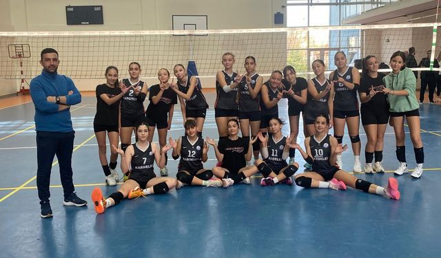 Kardelen Koleji voleybolda Altınyıldız’ı farklı yendi