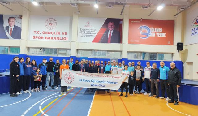 ‘24 Kasım Öğretmenler Günü’ne Özel Masa Tenisi Turnuvası Düzenlendi