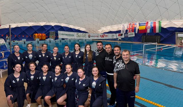 Nevşehir Belediyesi SK Kadın Sutopu Takımımızdan Tarihi Başarı