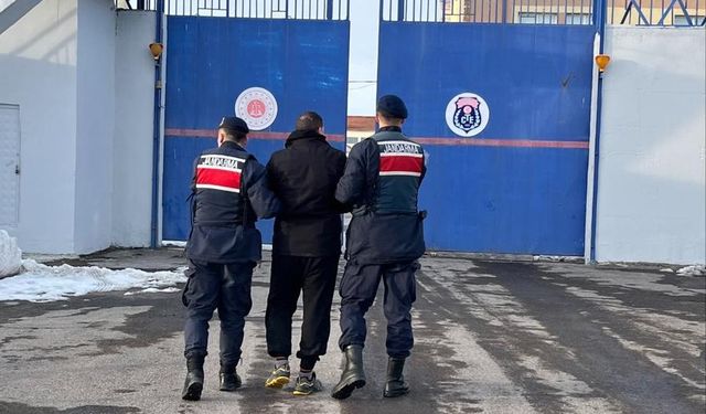 "Yok Benim Reis" Dedi, Jandarmanın Dikkati Sayesinde 24 Yıl Hapis Cezasıyla Aranan Şahıs Yakalandı Yer: Nevşehir