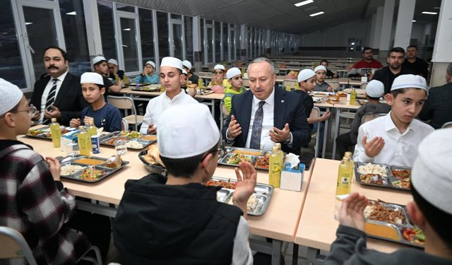 Nevşehir Valisi Ali Fidan Şeyh’ül Kurra İbrahim Tanrıkulu Erkek Kur’an Kursu İftar Programına Katıldı