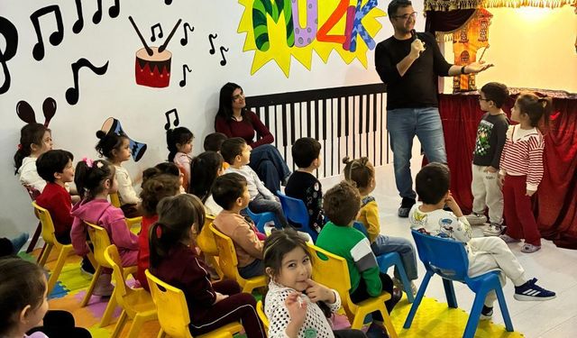 Özel ZeynepAna Anaokulu’nda Hacivat ve Karagöz Gösterisi Neşesi