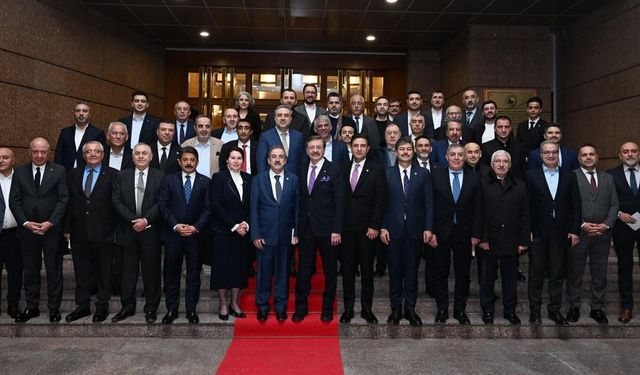 Parmaksız Kırşehirli İş İnsanlarıyla TOBB’da Düzenlenen İstişare Toplantısına Katıldı