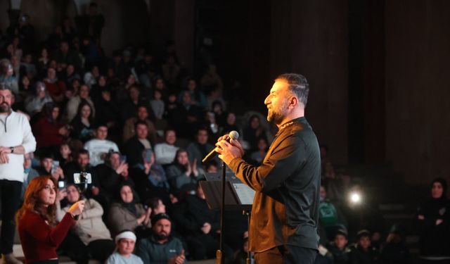 Gönüllere Dokunan İlahileriyle Hasan Bayar Sahne Aldı