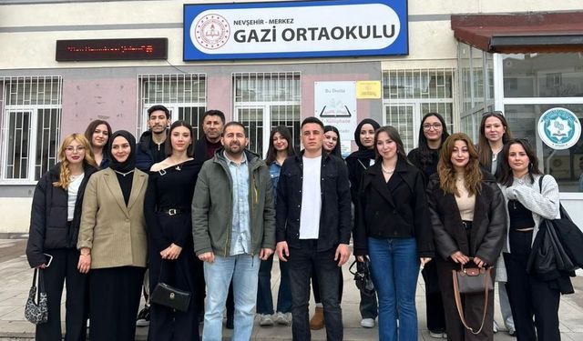 Halkla İlişkiler ve Tanıtım Programı Öğrencilerinden Gazi Ortaokulu Öğrencilerine Medya Okuryazarlığı Eğitimi