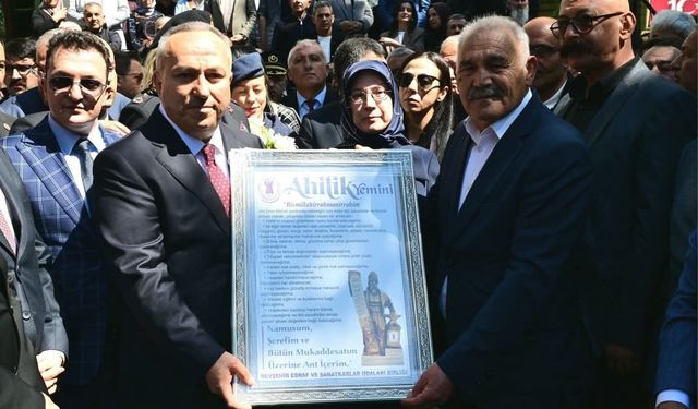 Pınarbaşı, Fidan’a Ahilik Yemini Tablosu Hediye Etti