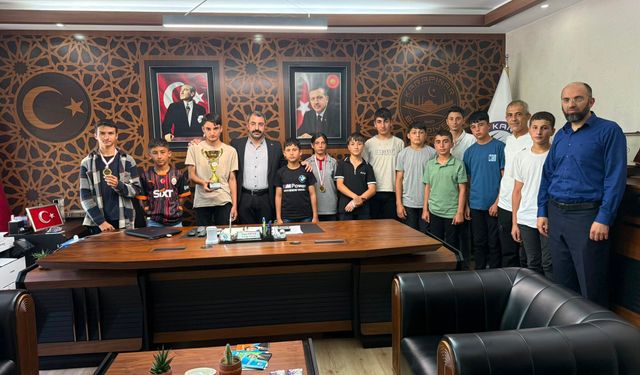 Karapınar’dan Çifte Şampiyonluk: Başkan Yasin Güneş Başarılı Öğrencileri Tebrik Etti