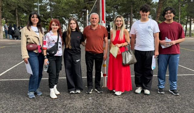 Simya Koleji LGS Gününde de Öğrencilerinin Yanındaydı