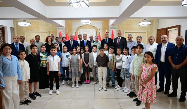 Minik Öğrencilerden Vali Kök’e Anlamlı Ziyaret