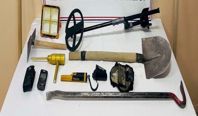 Nevşehir'de Kaçak Kazıya Jandarma Baskını: 6 Şüpheli Suçüstü Yakalandı