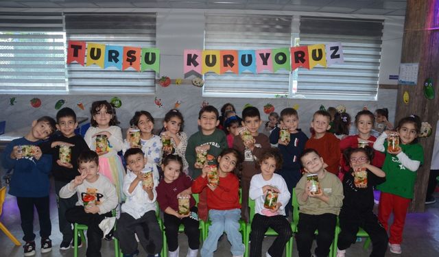 Şifa Kavanozları Kardelenli Minik Ellerde Hayat Buldu