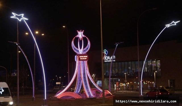 Nevşehir Belediyesi’nden Forum Avm Kavşağına Ay Yıldızlı Aydınlatma