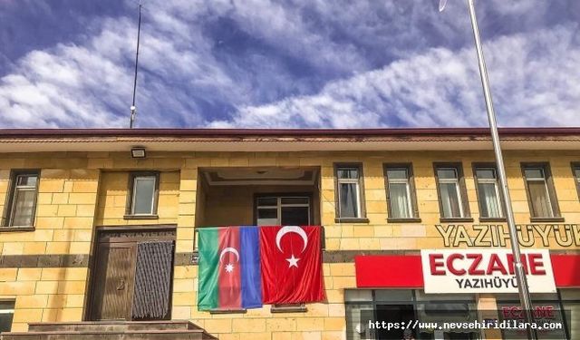 Yazıhüyük'te Türk Bayrağı Ve Azerbaycan Bayrağı Yan Yana