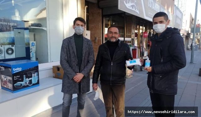 Gülşehir Ülkü Ocakları Maske Ve Dezenfektan Dağıttı