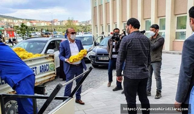 Feridun Başkan'dan Sağlık Çalışanlarına Limonlu Vitamin Desteği