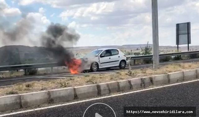 Nevşehir'de Seyir Halindeki Araç Cayır Cayır Yandı