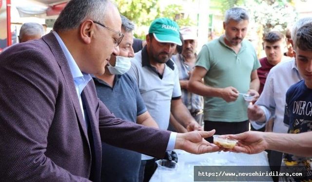 Başkan Aksoy, Derinkuyu'da Aşure Dağıttı