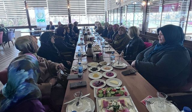 Nevşehir İHH Yetim Birimi Gönüllülerimiz İle Annelerimiz Kahvaltı Programında Bir Araya Geldiler