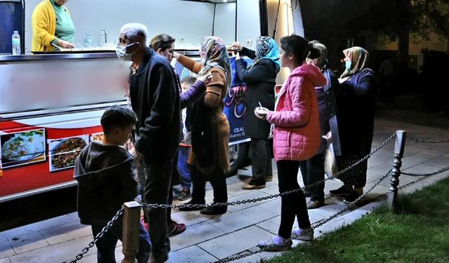 Avanos Belediyesi Kadir Gecesi Helva Dağıttı