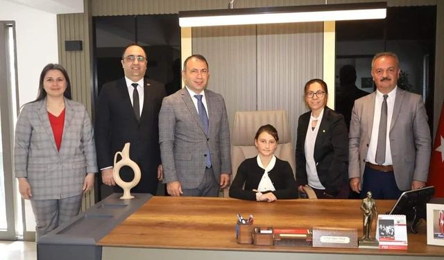 Başkan İbaş Başkanlık Koltuğunu           Küçük Dilanur’a Emanet Etti