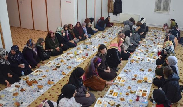 Öğrenciler Aile Sıcaklığında İftar Etmenin Mutluluğunu Yaşadı