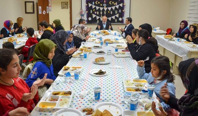 Türkiye Diyanet Vakfı Nevşehir Şubesince Yetimlere İftar Programı Düzenlendi...