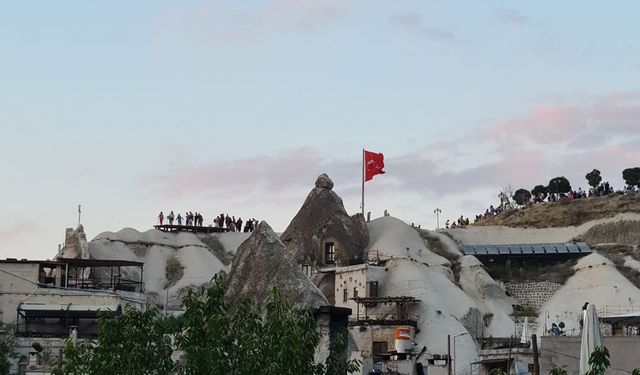 Göreme'de Yerli Yabancı Turistler Gün Batımını İzlemek İçin Birbiri İle Yarışıyor | Analiz Haber