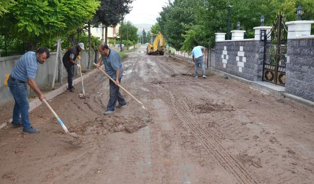 Gülşehir'de Meydana Gelen Sel Afeti Sonrası Temizlik Çalışmaları Başladı