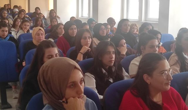 NEVÜ SHMYO Öğrencilerine Yönelik "Hak ve Sorumluluklar Hakkında Eğitim" İle "Oryantasyon" Programı Gerçekleştirildi