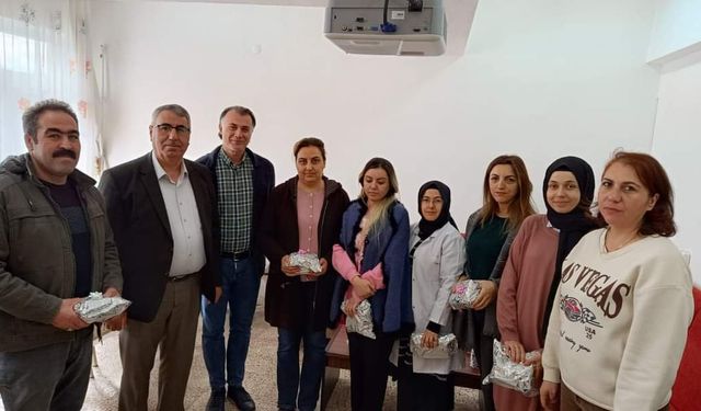Başkan Ertürk, Çat Kasabasındaki Okulları Ziyaret Ederek Öğretmenler Gününü Tebrik Etti 