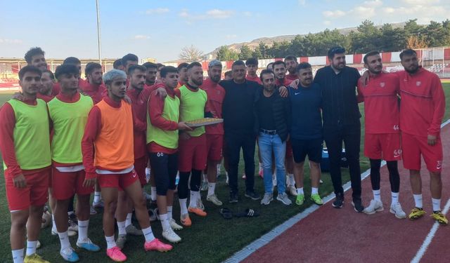 Mustafa Batmaz'dan Nevşehir Belediyespor Futbolcularına Moral Tatlısı 