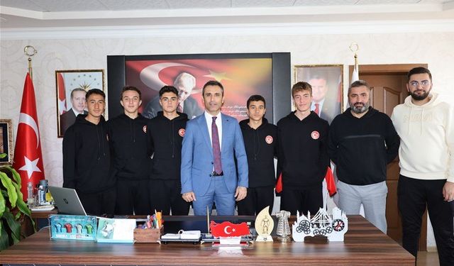 Atletizm Takımı Şampiyona Öncesi İl Müdürü Özdemir'i Ziyaret Etti