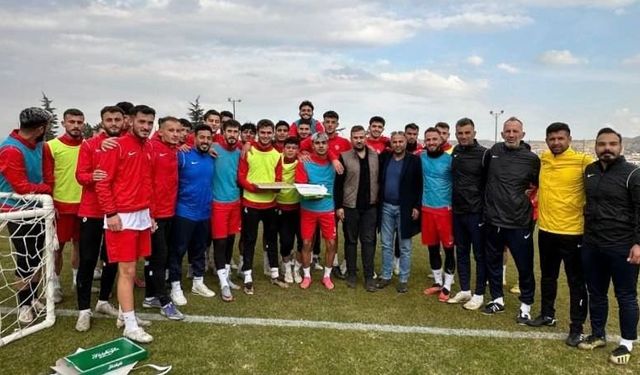 Muhammet Şahin'den Nevşehir Belediyespor Futbolcularına Moral Tatlısı