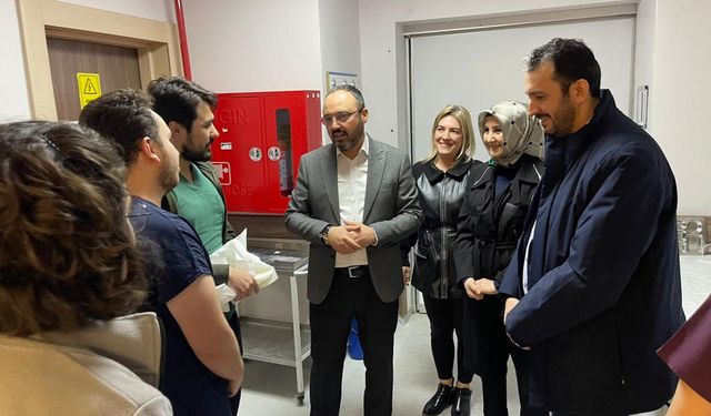 AK Parti İl Başkanı Ali Kemikkıran Devlet Hastanesinde Ziyaretlerde Bulundu 