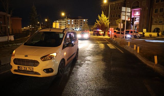 Nevşehir'de Dur İhtarına Uymayan Aracı, Polis Ekipleri Ateş Ederek Durdurdu