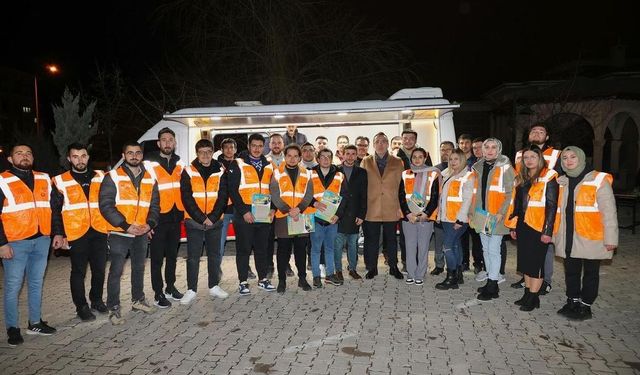 AK Parti Nevşehir Gençlik Kolları, İlk Teravih Namazında İkramlarda Bulundu 
