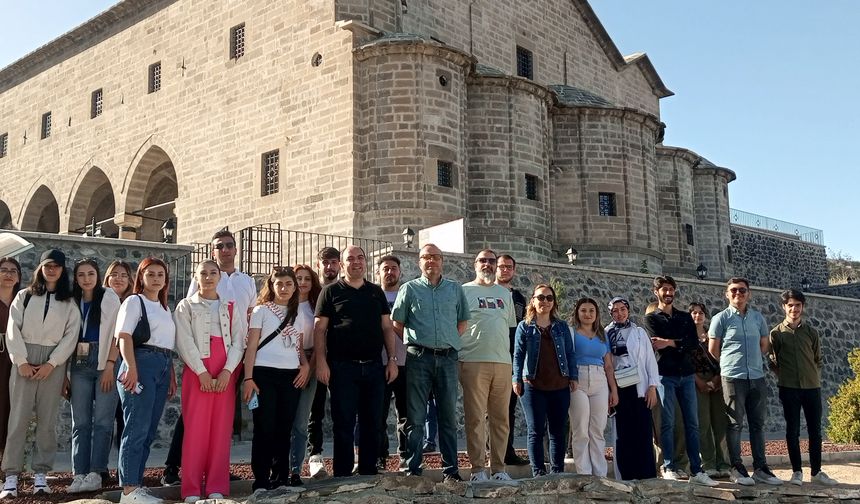 Geleceğin Turizm Rehberleri Kayaşehir’i ve Meryem Ana Kilisesi’ni Gezdi