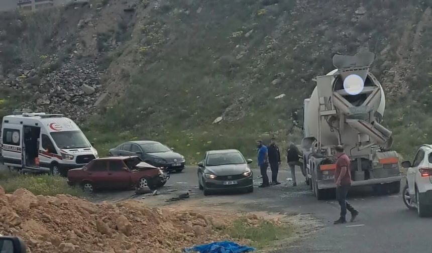 Nevşehir'de Beton Mikseri ile Otomobil Çarpıştı 1 Yaralı