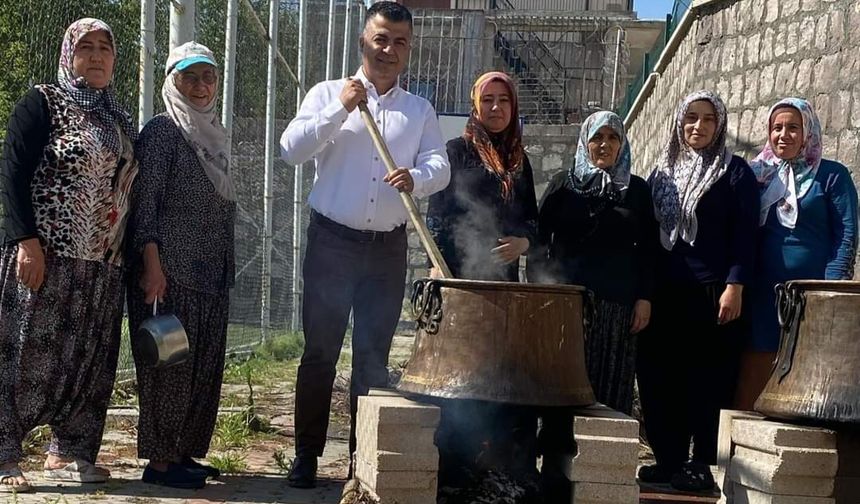 Nar Kasabasında Aşure Kazanları Kaynadı