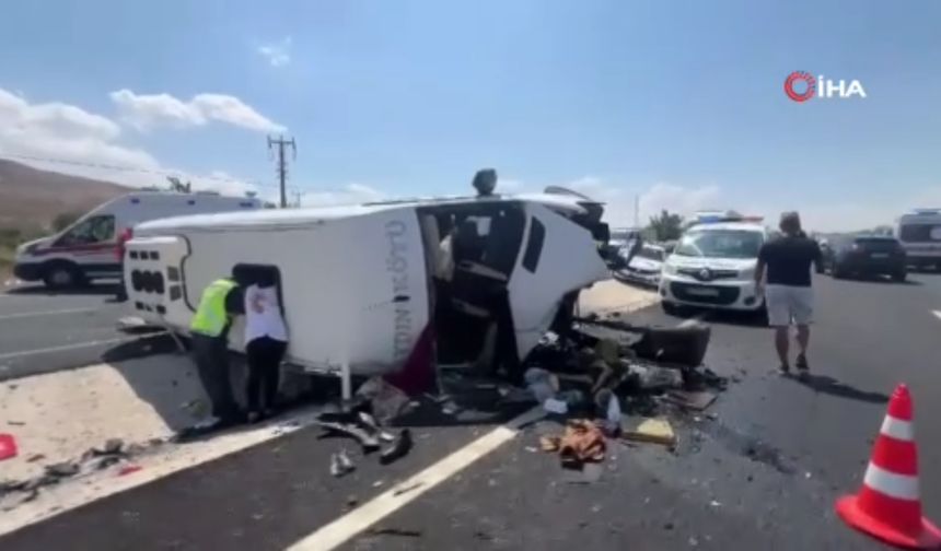 Nevşehir'de feci kaza; 2'si ağır, 13 yaralı