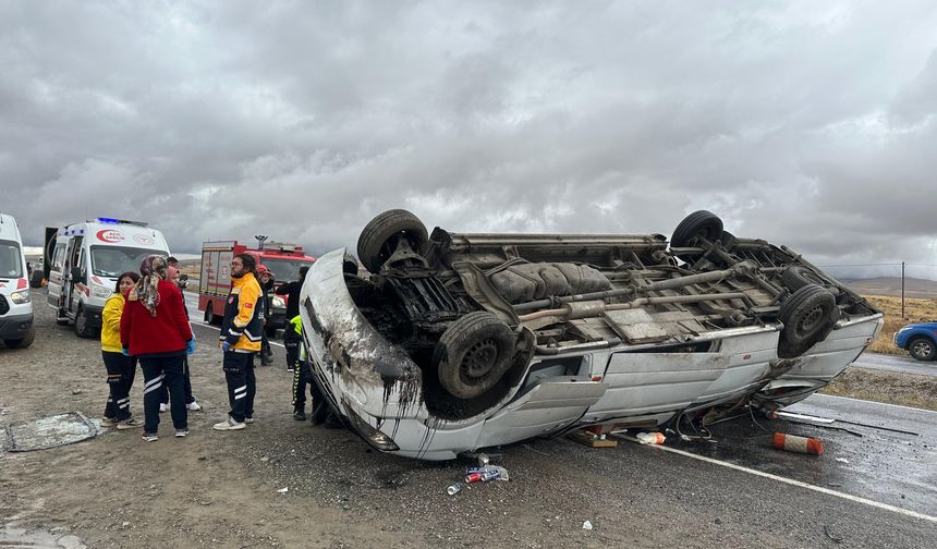 Nevşehir'de Turistleri Taşıyan Minibüs Takla Attı: 18 Yaralı