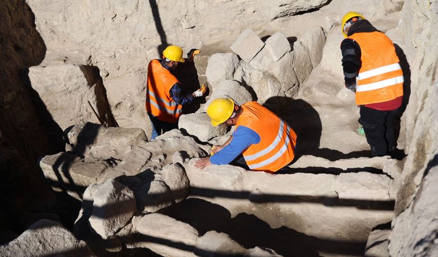 Şok! Kapadokya'da Trafiğe Kapatılan Yolun Altından Toplu Mezar Çıktı