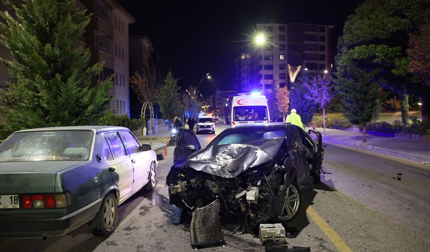 "Nevşehir'de Alkollü Sürücü 4 Araca Çarparak Durabildi, Ortalık Savaş Alanına Döndü"