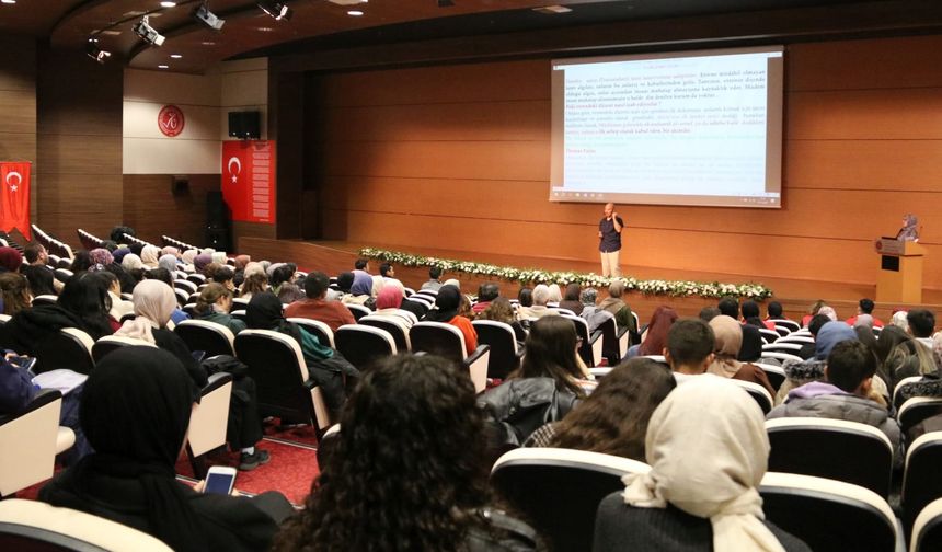 NEVÜ’de “Deizm ve Gençlik” Konuşuldu