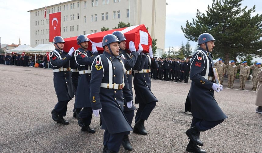 Şehit Astsubay Başçavuş Hüseyin Uzun Memleketine Uğurlandı