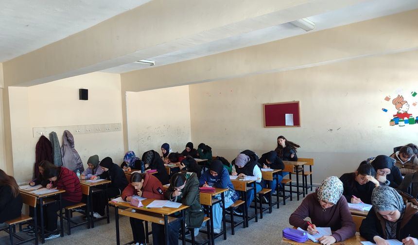 Nevşehir'de Genç Yürüyüş İlmihal Yarışması Sınavı Gerçekleştirildi