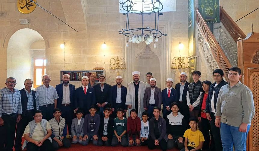Reisül-Kurra Ahmet Hamdi Efendi Kur’an Kursu’nda Hafızlık İcazet Töreni Sevinci