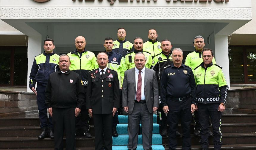 Vali Fidan’dan Emniyet ve Jandarma Trafik Personeline Başarı Belgesi