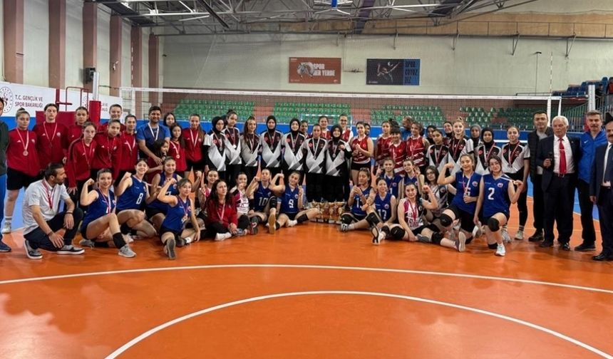 Okul Sporları Genç B Voleybol Müsabakaları Sona Erdi